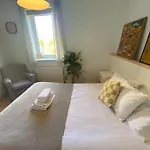 2 Bed With Garden Near Centre & Beach, Free Parking
