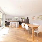 Stylish 3-bedroom 2-storey House With Patio And Balcony Near Princes Street * Edinburgh