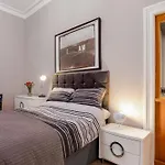 Spacious 2 Bedroom House Near The Meadows * Edynburg