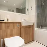 Comfy 2 Bedroom Near Centre *