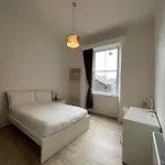 Daire Spacious Boutique Two-bedroom Next To The Castle *