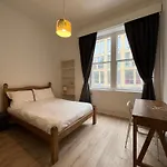 Apartamento Spacious Boutique Two-bedroom Next To The Castle Edimburgo