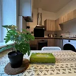 Apartamento Spacious Boutique Two-bedroom Next To The Castle Edimburgo
