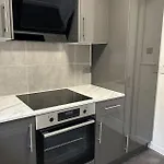 Two Bedroom Flat Close To Meadows With Free Parking By Parking Permit Appartamento Edimburgo