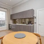 Flat With Majestic Views In West End Wonderland