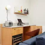 Flat With Majestic Views In West End Wonderland شقة