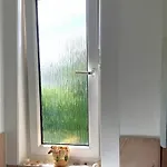 Lovely Rooms, Great Transport, Airport Bus, 5 Mins To Beach, Great Value 招待所 3*