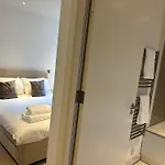 Executive Quartermile Near To Castle University With Park View Apartment *