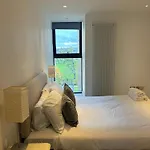 Executive Quartermile Near To Castle University With Park View *