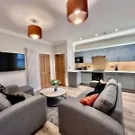Spectacular 2 Bed, 2 Bath In Centre * 爱丁堡
