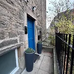 Spectacular 2 Bed, 2 Bath In Centre *