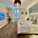 Spectacular 2 Bed, 2 Bath In Centre