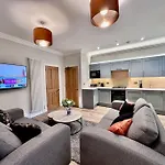Spectacular 2 Bed, 2 Bath In Centre *