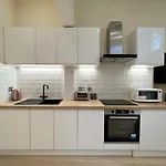 Centre 1bed Flat Near Castle & Uni * Edinburgh