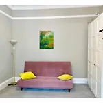 Apartment Beautifully Decorated 2bed Apt- Gem In Center