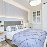 Spectacular 2 Bed, 2 Bath In Centre 公寓 *