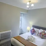 Royal Mile - Bright 2 Bedroom דירה