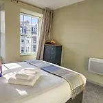 Royal Mile - Bright 2 Bedroom * אדינבורו