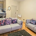 Royal Mile - Bright 2 Bedroom