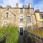 Apartamento Joivy Beautiful Apartment, Private Garden, Calton Hill Edimburgo