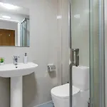 Modern 2 Bedroom In Centre *