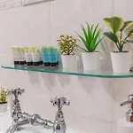 Modern 2 Bedroom In Centre