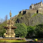 Modern 2 Bedroom In Centre Appartamento Edimburgo