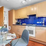 Modern 2 Bedroom In Centre Appartamento *
