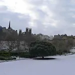 Appartamento Modern 2 Bedroom In Centre Edimburgo
