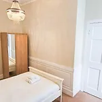 Nyaraló Russel House - 4 Bedroom - The Royal Mile *