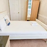 Russel House - 4 Bedroom - The Royal Mile *