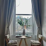 Bread Street, And Spacious One Bed Flat * Edinburgh
