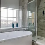 Doubletree By Hilton Centre Hotel