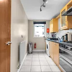 Comfy Place Off Royal Mile, With Parking Διαμέρισμα *