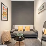Beautiful Designer 2 Bed 2 Bath Old Town - Parking Apartman Edinburgh