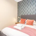 Beautiful Designer 2 Bed 2 Bath Old Town - Parking *