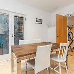 Beautiful Designer 2 Bed 2 Bath Old Town - Parking