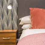 Beautiful Designer 2 Bed 2 Bath Old Town - Parking Edinburgh