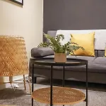 Beautiful Designer 2 Bed 2 Bath Old Town - Parking Apartman