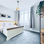 Floor With Castle Views Apartament