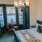 4 Friends House * Edinburgh