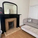 Large Flat In Chic Bruntsfield *