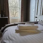 Apartmán 2 Bedroom Sofa Bed In Livingroom Castle View 1st Floor Sleeps 6 *
