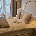 2 Bedroom Sofa Bed In Livingroom Castle View 1st Floor Sleeps 6