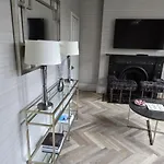 2 Bedroom Sofa Bed In Livingroom Castle View 1st Floor Sleeps 6 * Edinburgh