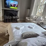 Apartmán 2 Bedroom Sofa Bed In Livingroom Castle View 1st Floor Sleeps 6