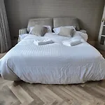 2 Bedroom Sofa Bed In Livingroom Castle View 1st Floor Sleeps 6 *