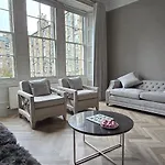 2 Bedroom Sofa Bed In Livingroom Castle View 1st Floor Sleeps 6 Apartmán