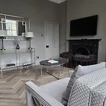 Apartmán 2 Bedroom Sofa Bed In Livingroom Castle View 1st Floor Sleeps 6 *