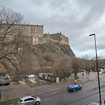 2 Bedroom Sofa Bed In Livingroom Castle View 1st Floor Sleeps 6 *
